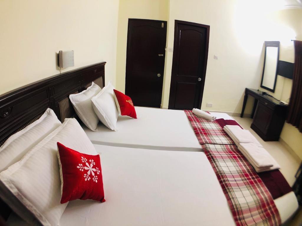 Mjm Plaza Otel Kochi Dış mekan fotoğraf