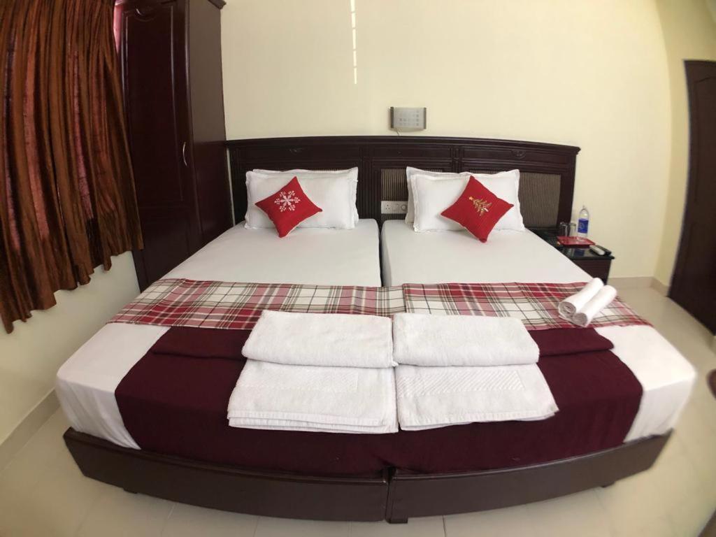 Mjm Plaza Otel Kochi Dış mekan fotoğraf
